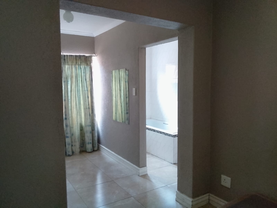To Let 4 Bedroom Property for Rent in Safari Gardens North West